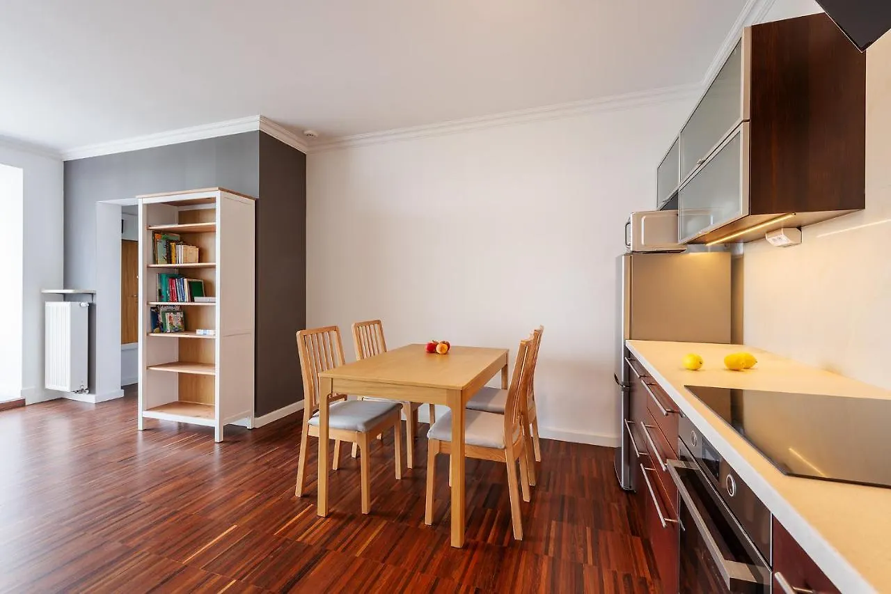 Апартаменты Kobielska 6 - Bezplatny Parking - Free Parking - 500M Wojskowy Instytut Medyczny - Wielki Taras Z Przepieknym Widokiem Na Park - Apartament Dla 4 Osob - Better Rentral Варшава